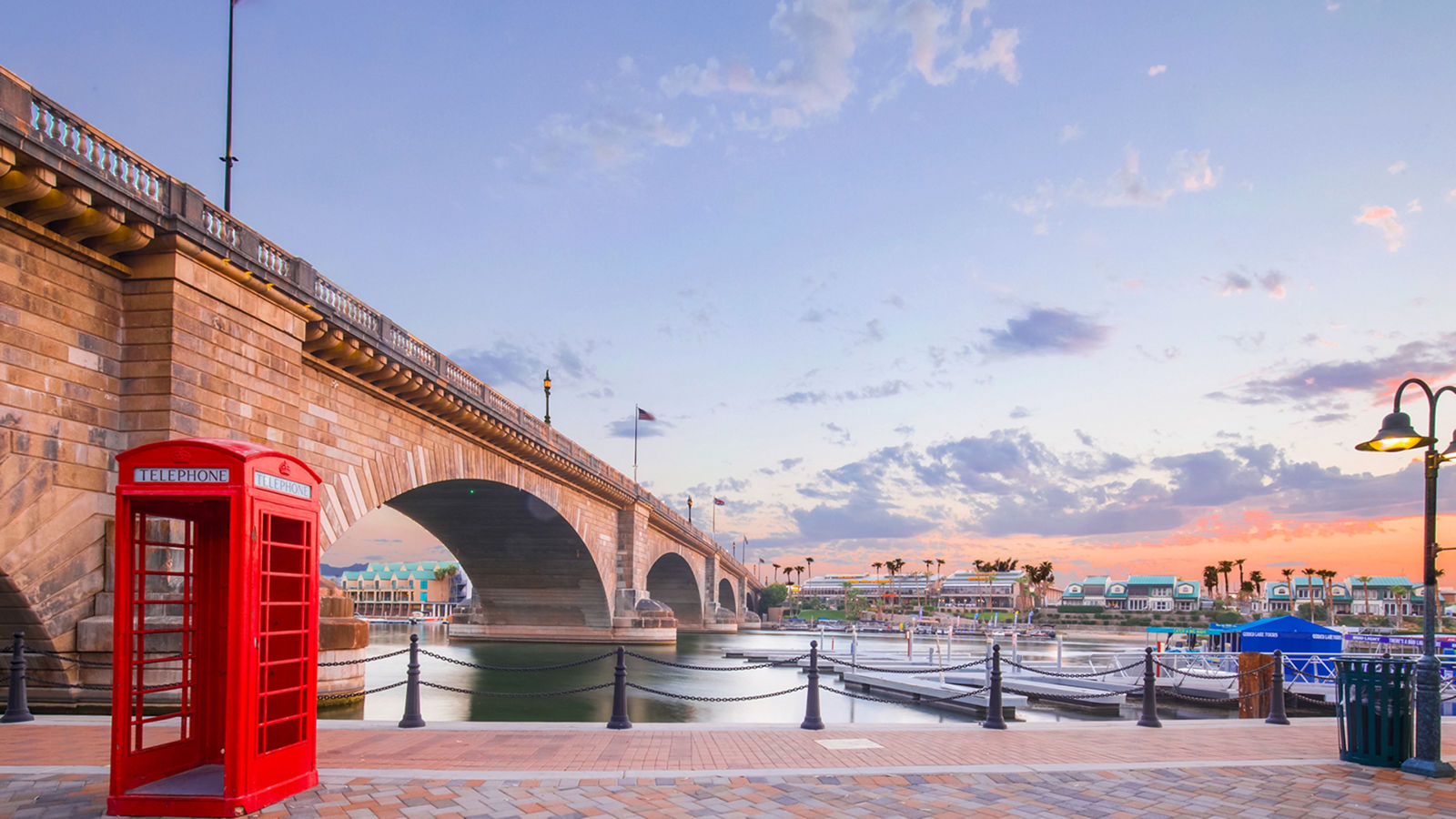 london-bridge-in-lake-havasu-city-at-sunset-twilig-2023-11-27-05-15-07-utc